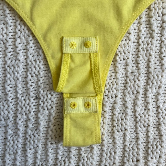 TCEC Solid Puff Sleeve Ruffle Trim Bodysuit | Yellow | Size: M | Women - Picture 7 of 9